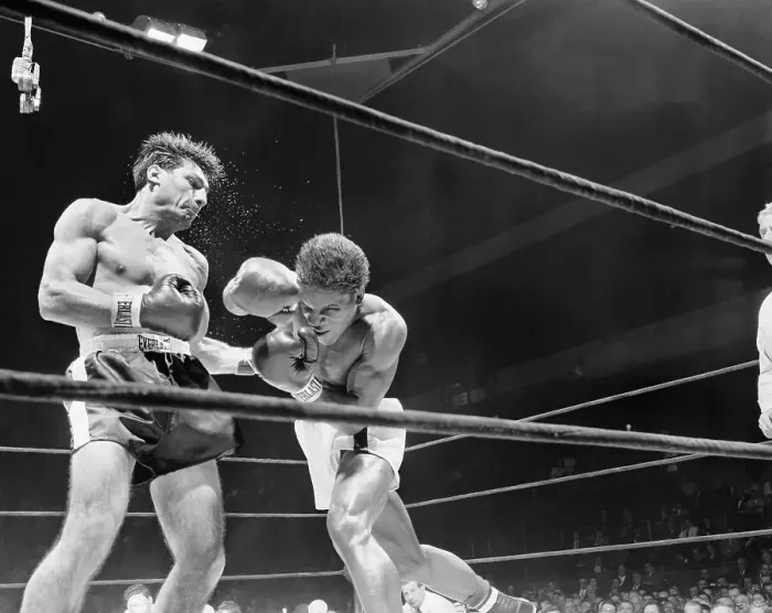 Framed Print : Eduardo Lausse Punching Milo Savage