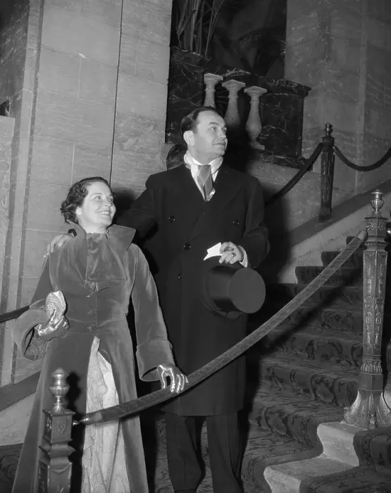 Framed Print : Edward G. Robinson and Wife on Stairs Framed Print : Edward G. Robinson and Wife on Stairs