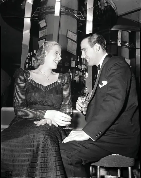 Framed Print : Edwin Burke and Lois Elliman Having Drinks Framed Print : Edwin Burke and Lois Elliman Having Drinks