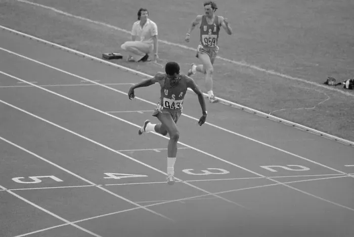 Framed Print : Edwin Moses Crossing Finish Line Framed Print : Edwin Moses Crossing Finish Line