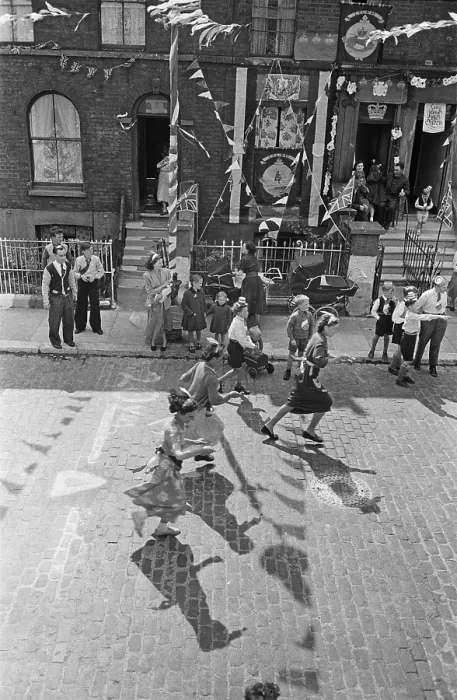 Framed Print : Egg-And-Spoon Race