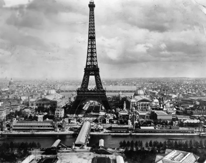 Framed Print : Eiffel Tower Framed Print : Eiffel Tower