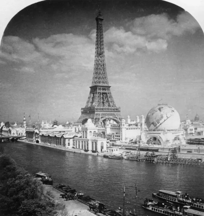 Framed Print : Eiffel Tower Framed Print : Eiffel Tower