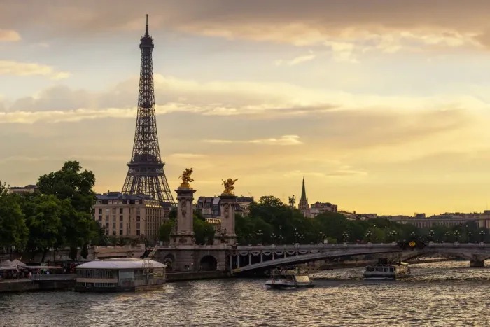 Framed Print : Eiffel tower and Pont Alexandre III Framed Print : Eiffel tower and Pont Alexandre III