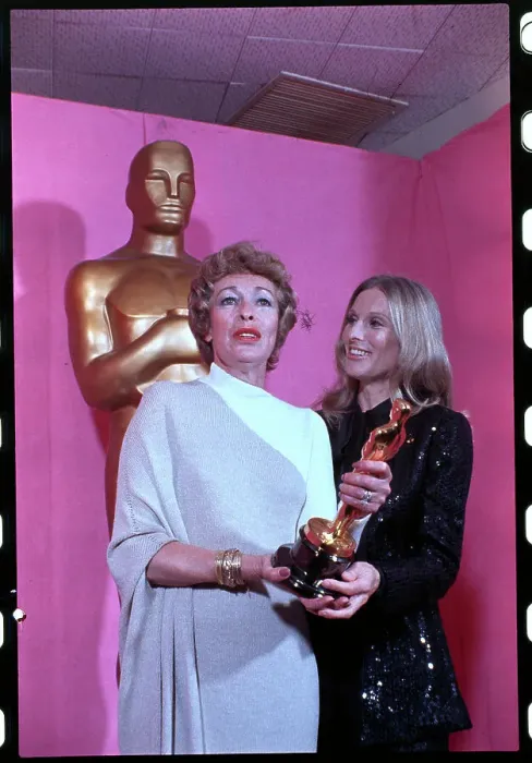 Framed Print : Eileen Heckart Receiving Oscar from Cloris Leachman Framed Print : Eileen Heckart Receiving Oscar from Cloris Leachman