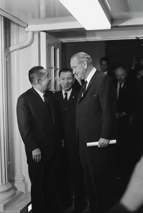 Framed Print : Eisaku Sato Meets LBJ, 1967 Framed Print : Eisaku Sato Meets LBJ, 1967