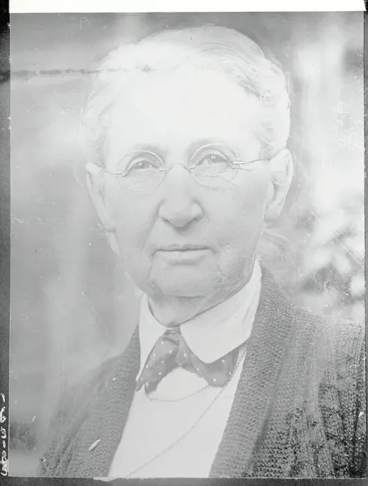 Framed Print : Elderly Descendant of Benjamin Franklin in Eyeglasses Framed Print : Elderly Descendant of Benjamin Franklin in Eyeglasses