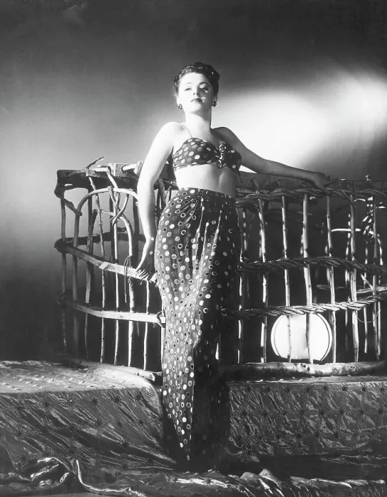 Framed Print : Eleanor Parker In Fashion Pose