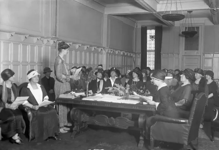 Framed Print : Eleanor Roosevelt Addressing the Women's National Democratic Party Framed Print : Eleanor Roosevelt Addressing the Women's National Democratic Party