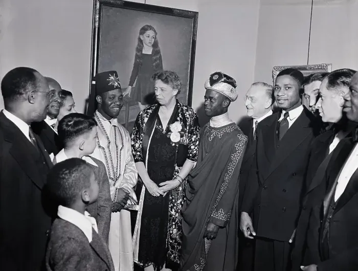 Framed Print : Eleanor Roosevelt with African Representatives Framed Print : Eleanor Roosevelt with African Representatives