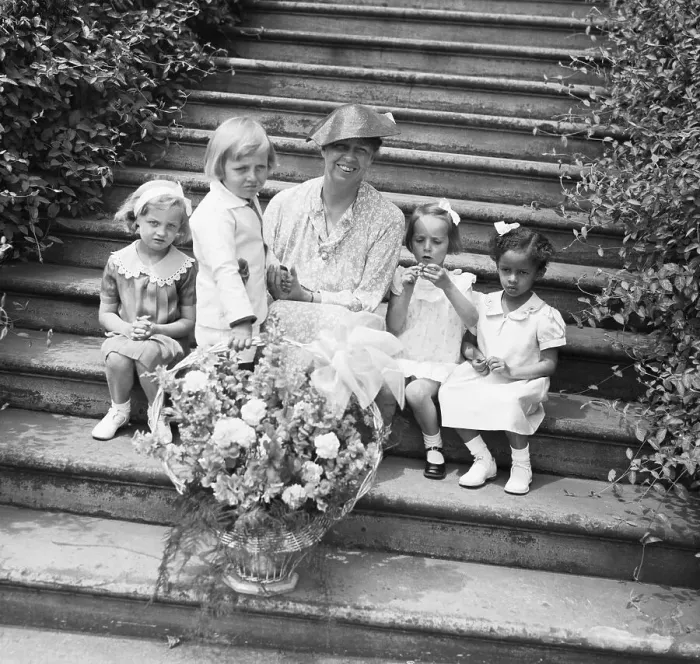 Framed Print : Eleanor Roosevelt with Children at White House Step