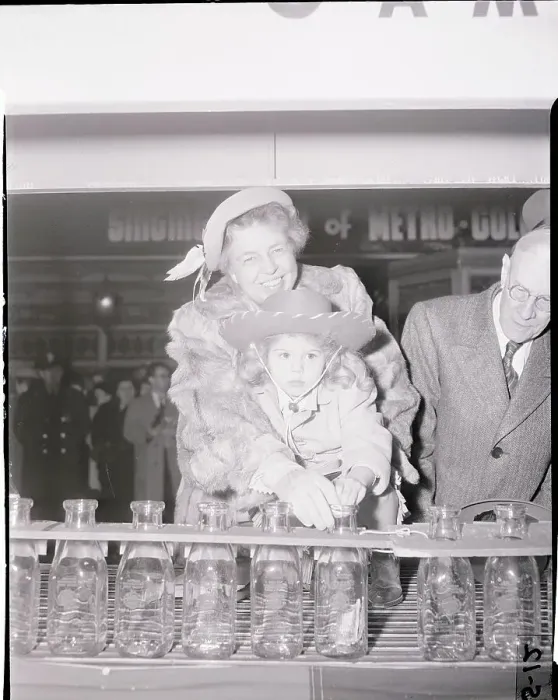 Framed Print : Eleanor Roosevelt Hugging Small Girl Framed Print : Eleanor Roosevelt Hugging Small Girl