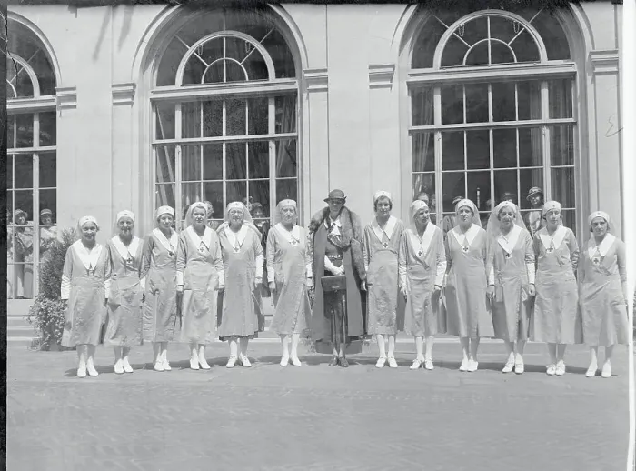 Framed Print : Eleanor Roosevelt with Red Cross Girls Framed Print : Eleanor Roosevelt with Red Cross Girls
