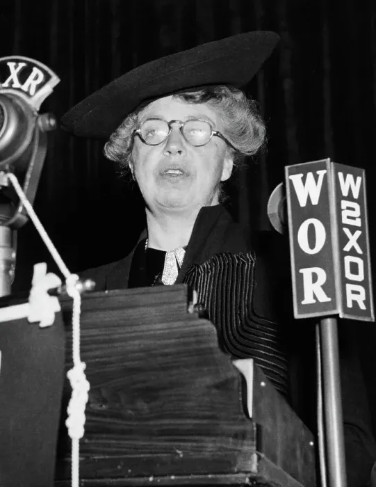 Framed Print : Eleanor Roosevelt Speaking At Forum Framed Print : Eleanor Roosevelt Speaking At Forum