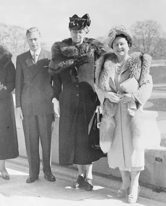Framed Print : Eleanor Roosevelt Visiting Royalty in England Framed Print : Eleanor Roosevelt Visiting Royalty in England