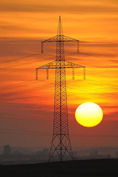 Electric power transmission lines, electricity pylon, with the setting sun, Beinstein near Stuttgart, Baden-Wuerttemberg, Germany, Europe