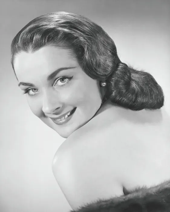 Framed Print : Elegant woman posing, (B&W), portrait Framed Print : Elegant woman posing, (B&W), portrait