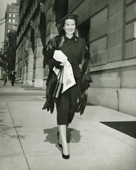 Framed Print : Elegant woman walking on sidewalk, (B&W)