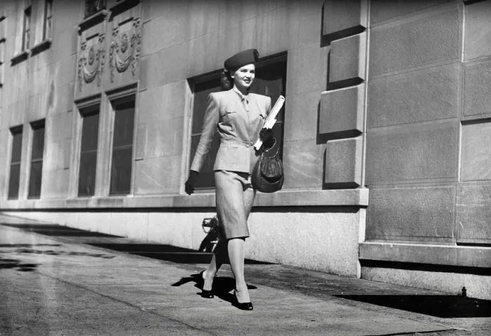 Framed Print : Elegant woman walking on sidewalk, (B&W) Framed Print : Elegant woman walking on sidewalk, (B&W)