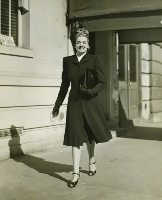 Framed Print : Elegant woman walking on sidewalk, (B&W) Framed Print : Elegant woman walking on sidewalk, (B&W)