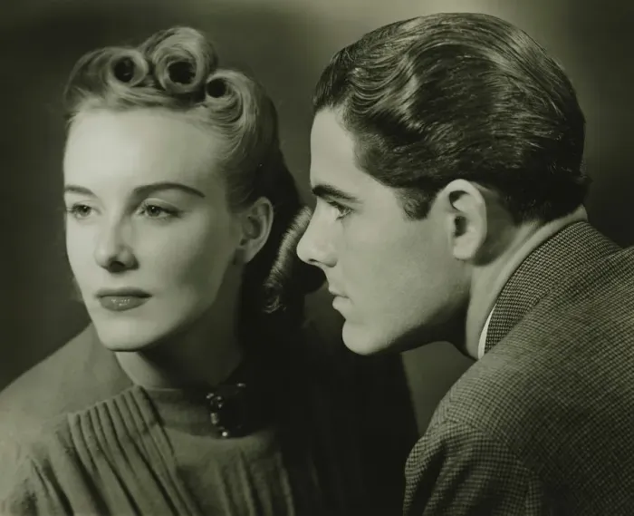 Framed Print : Elegant young couple posing, (B&W), close-up Framed Print : Elegant young couple posing, (B&W), close-up