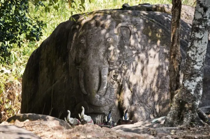 Framed Print : Elephant Rock, Wat Phu Champasak, Laos Framed Print : Elephant Rock, Wat Phu Champasak, Laos