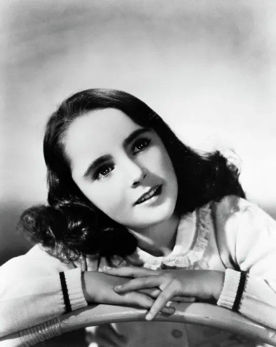 Framed Print : Elizabeth Taylor, 1944 Framed Print : Elizabeth Taylor, 1944