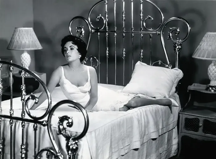 Framed Print : Elizabeth Taylor in Cat on a Hot Tin Roof Framed Print : Elizabeth Taylor in Cat on a Hot Tin Roof