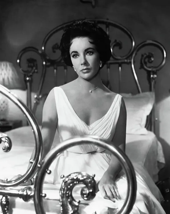 Framed Print : Elizabeth Taylor in Cat on a Hot Tin Roof