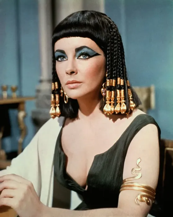 Framed Print : Elizabeth Taylor in Cleopatra Framed Print : Elizabeth Taylor in Cleopatra