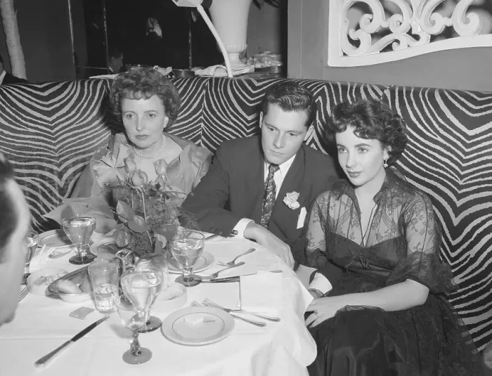 Framed Print : Elizabeth Taylor with Conrad Hilton Jr Framed Print : Elizabeth Taylor with Conrad Hilton Jr