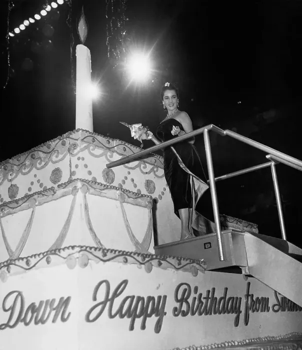 Framed Print : Elizabeth Taylor Cutting Giant Birthday Cake Framed Print : Elizabeth Taylor Cutting Giant Birthday Cake