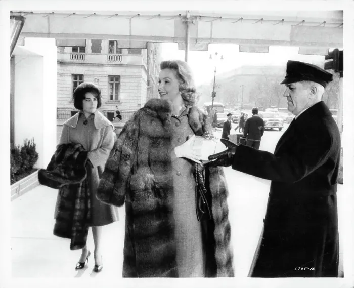 Framed Print : Elizabeth Taylor And Dina Merrill In Butterfield 8 Framed Print : Elizabeth Taylor And Dina Merrill In Butterfield 8