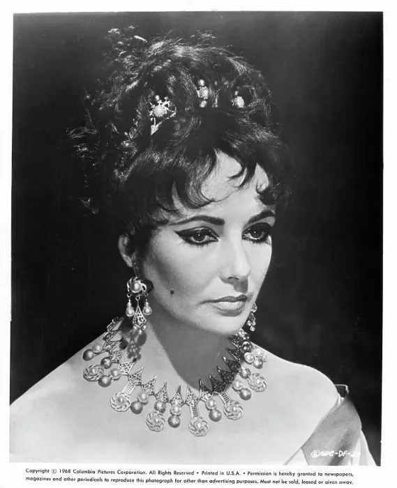 Framed Print : Elizabeth Taylor In Doctor Faustus Framed Print : Elizabeth Taylor In Doctor Faustus