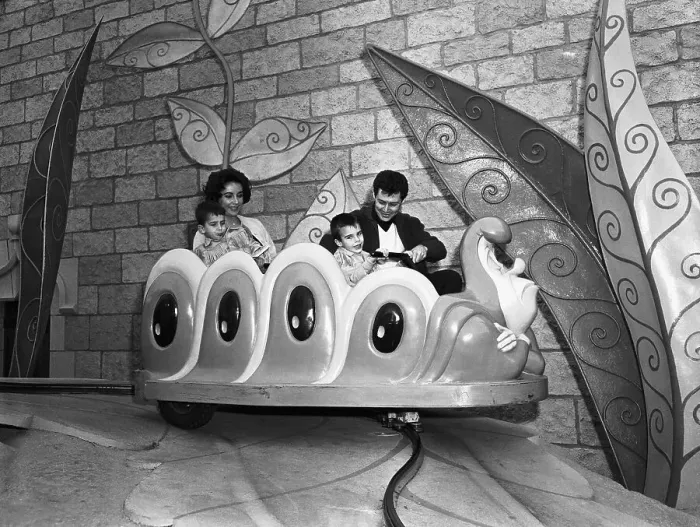 Framed Print : Elizabeth Taylor and Eddie Fisher with Children Framed Print : Elizabeth Taylor and Eddie Fisher with Children