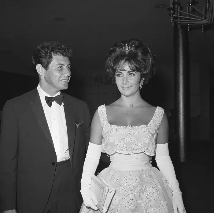 Framed Print : Elizabeth Taylor and Eddie Fisher in Formal Attire