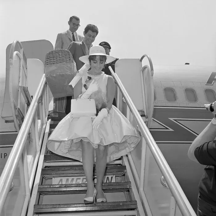 Framed Print : Elizabeth Taylor and Eddie Fisher Leaving Airplane Framed Print : Elizabeth Taylor and Eddie Fisher Leaving Airplane