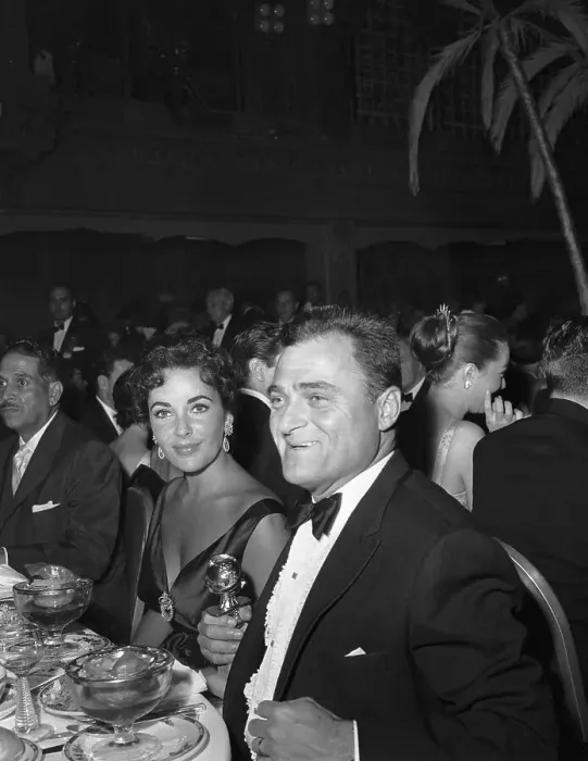 Framed Print : Elizabeth Taylor and Michael Todd at Golden Globes Framed Print : Elizabeth Taylor and Michael Todd at Golden Globes