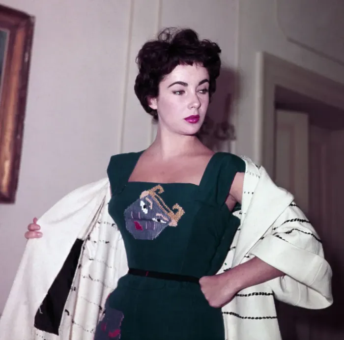 Framed Print : Elizabeth Taylor Modeling Italian Fashions Framed Print : Elizabeth Taylor Modeling Italian Fashions