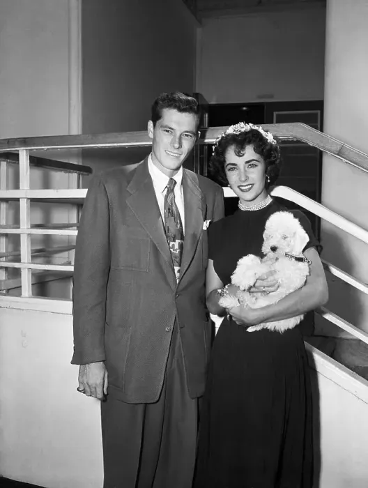 Framed Print : Elizabeth Taylor and Nicky Hilton, Jr Framed Print : Elizabeth Taylor and Nicky Hilton, Jr