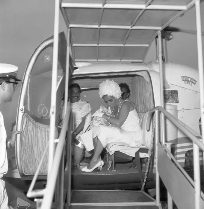 Framed Print : Elizabeth Taylor And Richard Burton Aboard A Helicopter Framed Print : Elizabeth Taylor And Richard Burton Aboard A Helicopter