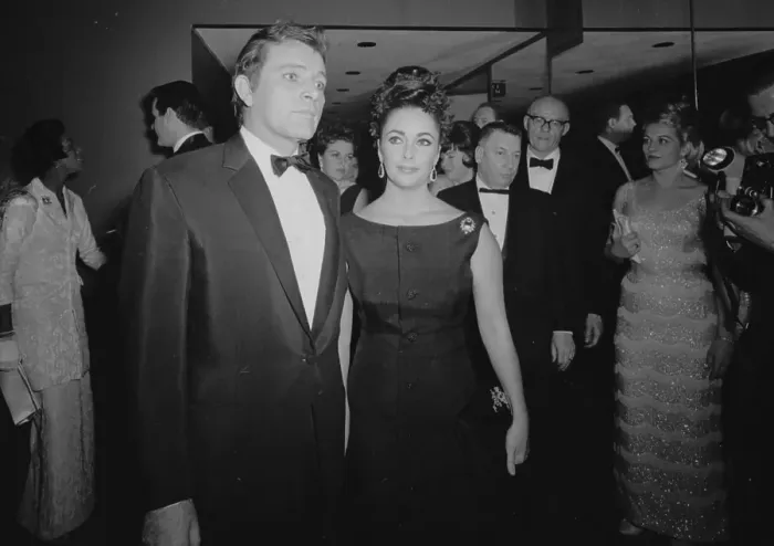 Framed Print : Elizabeth Taylor and Richard Burton at the Hamlet Premiere Framed Print : Elizabeth Taylor and Richard Burton at the Hamlet Premiere