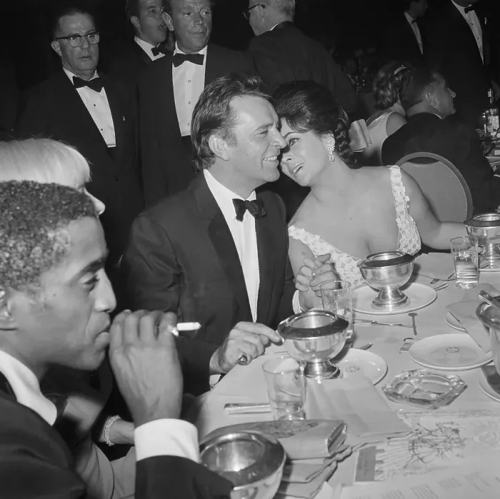 Framed Print : Elizabeth Taylor and Richard Burton at Tony Awards Framed Print : Elizabeth Taylor and Richard Burton at Tony Awards