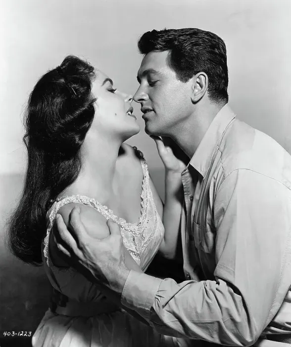 Framed Print : Elizabeth Taylor and Rock Hudson in Giant Framed Print : Elizabeth Taylor and Rock Hudson in Giant