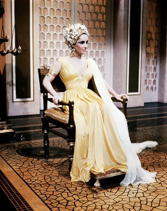 Framed Print : Elizabeth Taylor Seated on Throne Framed Print : Elizabeth Taylor Seated on Throne