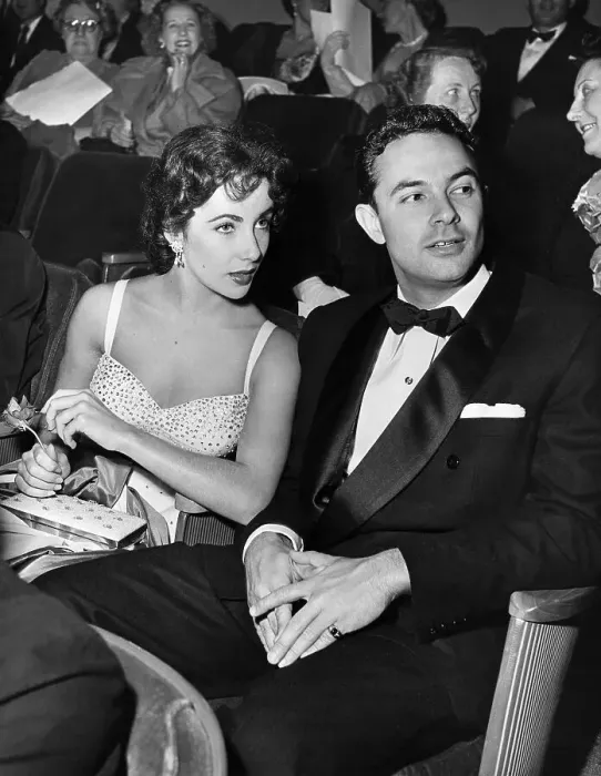 Framed Print : Elizabeth Taylor and Stanley Donen