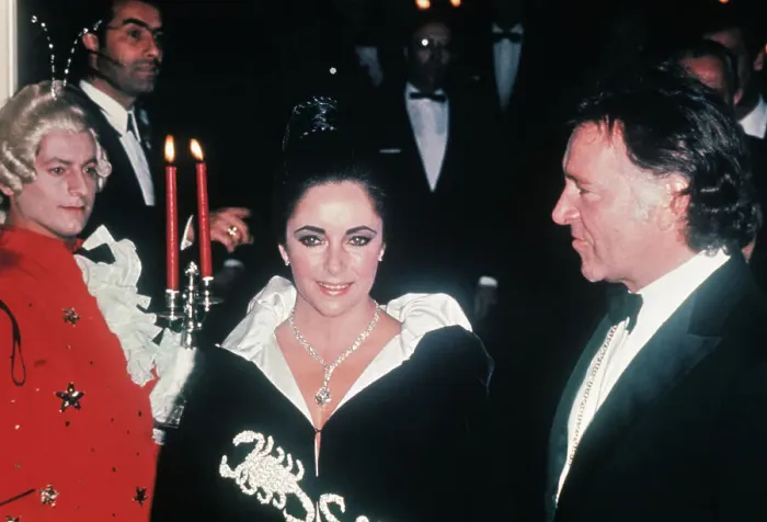 Framed Print : Elizabeth Taylor Wearing a One Million Dollar Diamond Framed Print : Elizabeth Taylor Wearing a One Million Dollar Diamond
