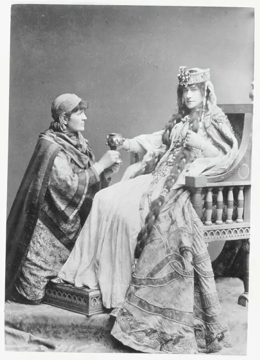 Framed Print : Ellen Terry in Regal Scene Framed Print : Ellen Terry in Regal Scene