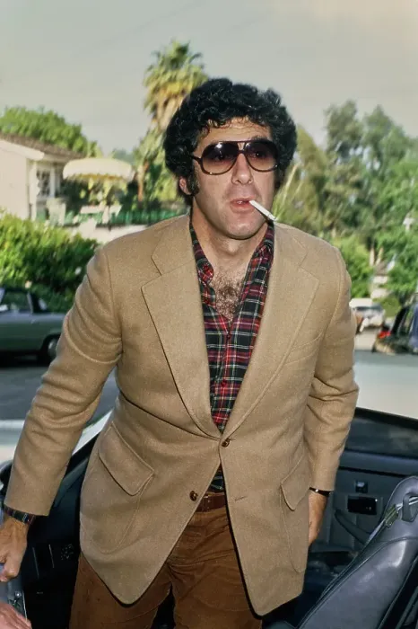 Framed Print : Elliott Gould Framed Print : Elliott Gould