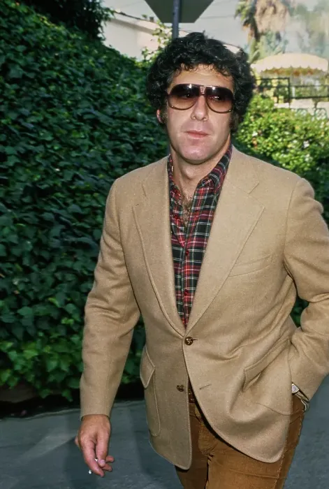 Framed Print : Elliott Gould Framed Print : Elliott Gould